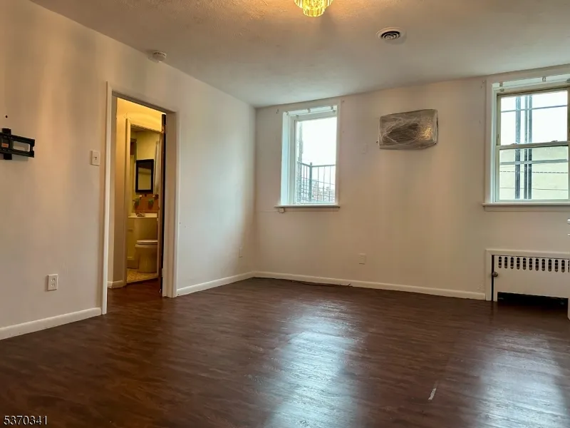 530 Valley Brook Ave Lyndhurst, NJ 07071