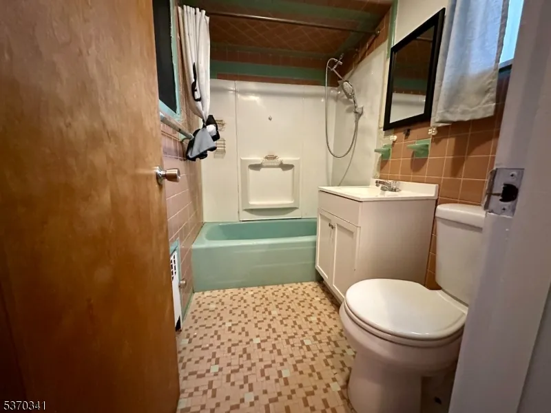 530 Valley Brook Ave Lyndhurst, NJ 07071