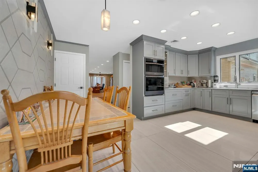 573 Kearney Cliffside Park, NJ 07010