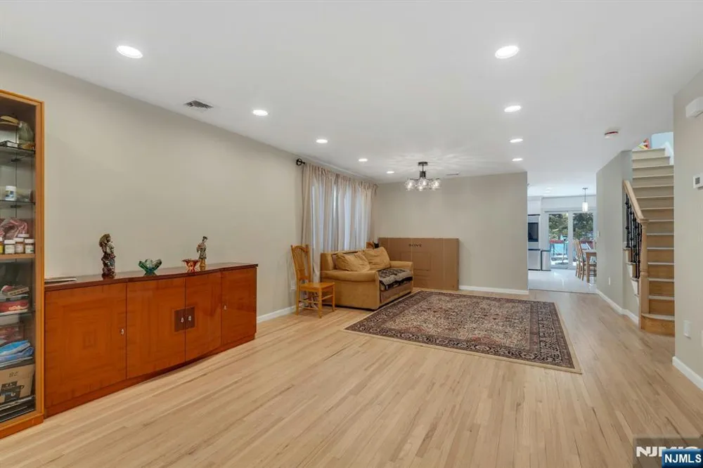 573 Kearney Cliffside Park, NJ 07010