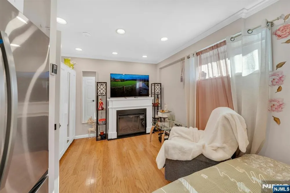 573 Kearney Cliffside Park, NJ 07010