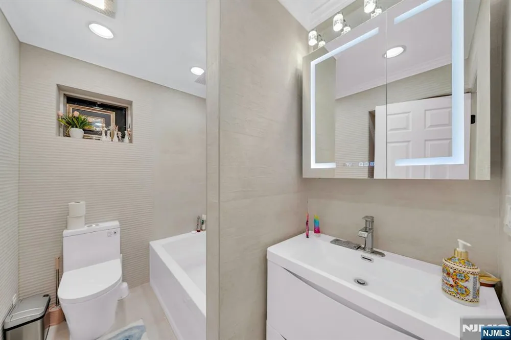 573 Kearney Cliffside Park, NJ 07010