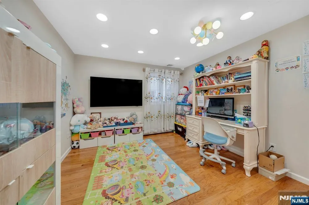 573 Kearney Cliffside Park, NJ 07010