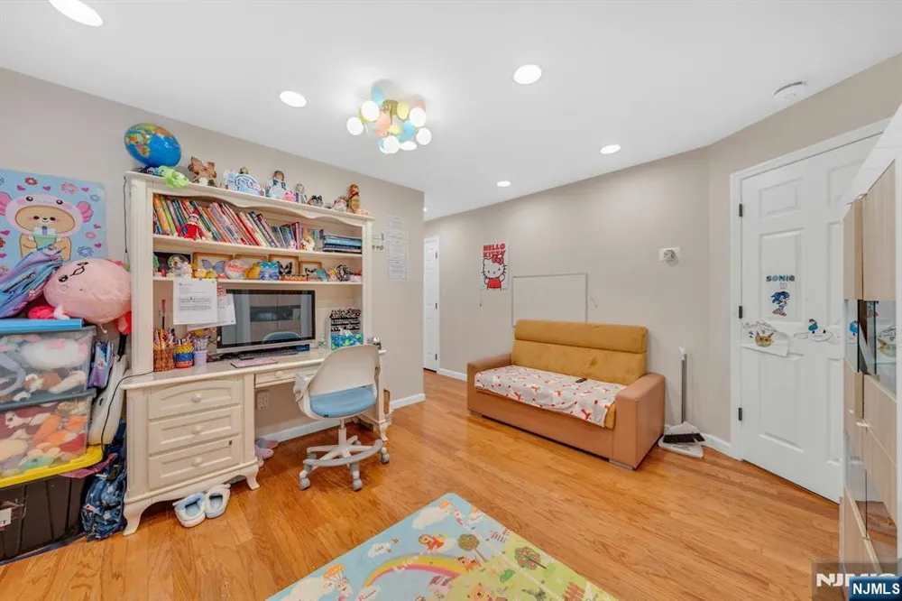 573 Kearney Cliffside Park, NJ 07010