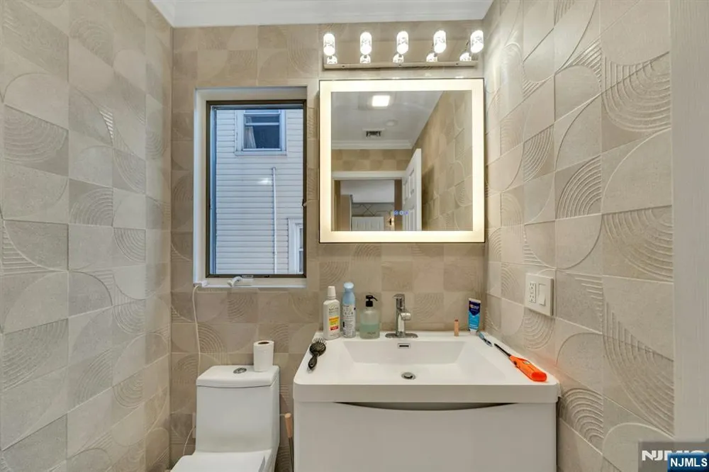 573 Kearney Cliffside Park, NJ 07010
