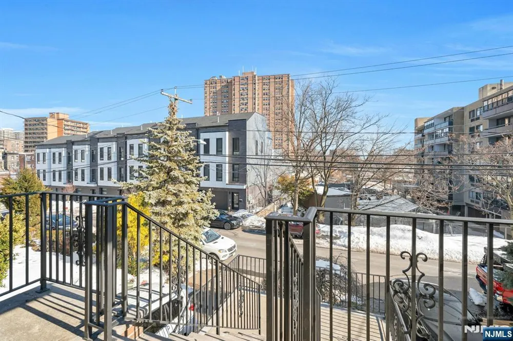573 Kearney Cliffside Park, NJ 07010