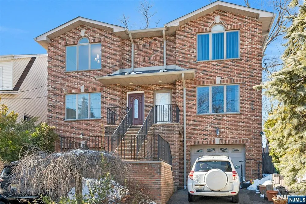 573 Kearney Cliffside Park, NJ 07010