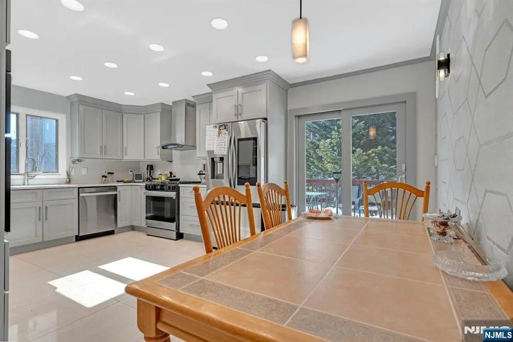 573 Kearney Cliffside Park, NJ 07010