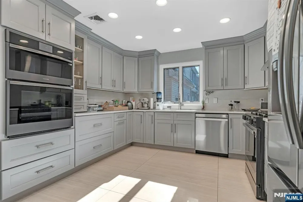 573 Kearney Cliffside Park, NJ 07010