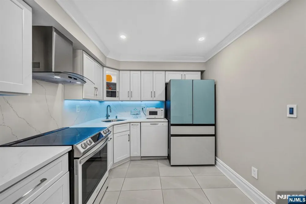 513 Windsor Drive Palisades Park, NJ 07650