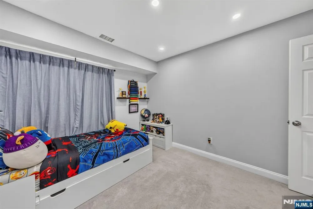 513 Windsor Drive Palisades Park, NJ 07650