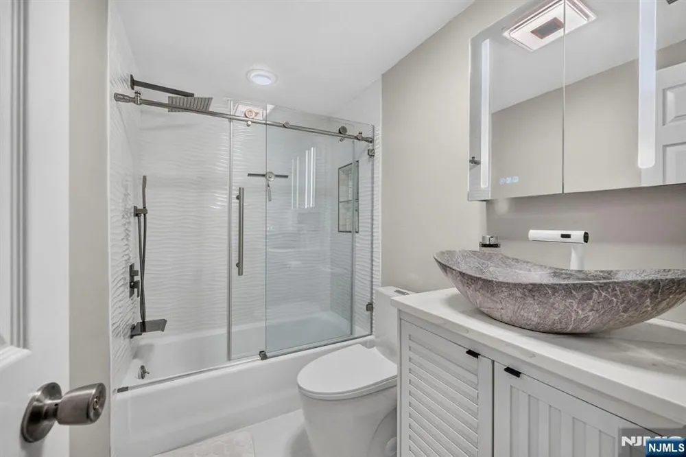513 Windsor Drive Palisades Park, NJ 07650