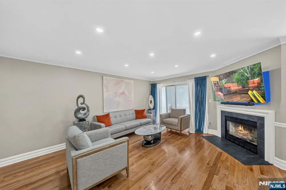 513 Windsor Drive Palisades Park, NJ 07650