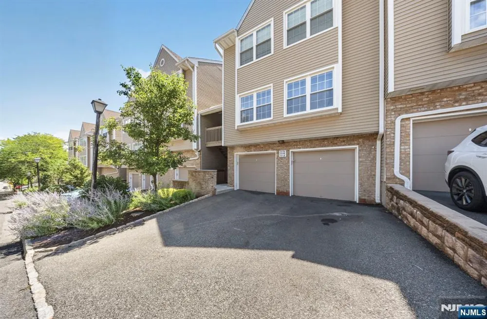 513 Windsor Drive Palisades Park, NJ 07650