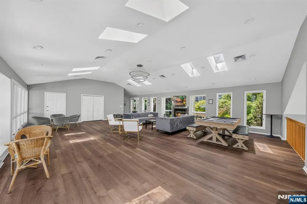 513 Windsor Drive Palisades Park, NJ 07650