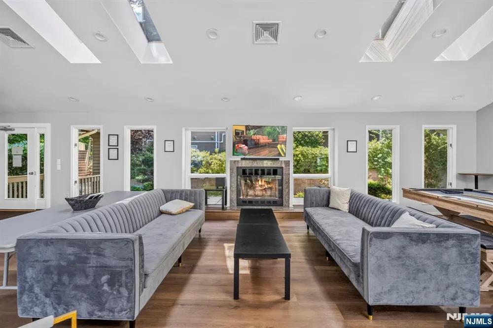 513 Windsor Drive Palisades Park, NJ 07650