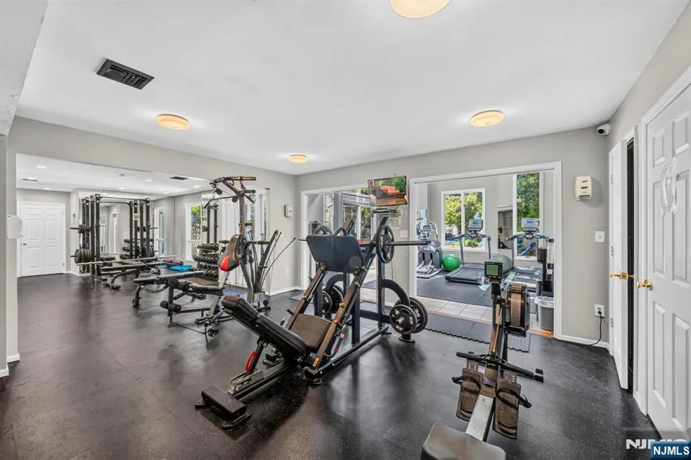 513 Windsor Drive Palisades Park, NJ 07650