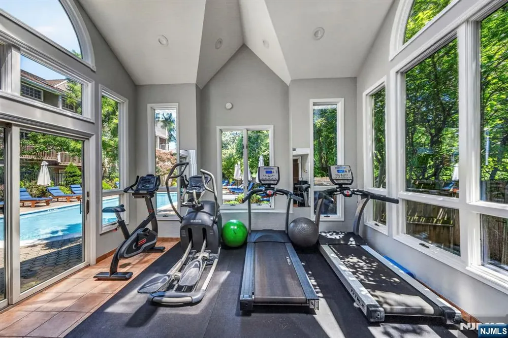 513 Windsor Drive Palisades Park, NJ 07650