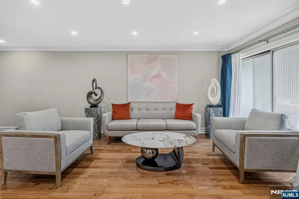 513 Windsor Drive Palisades Park, NJ 07650