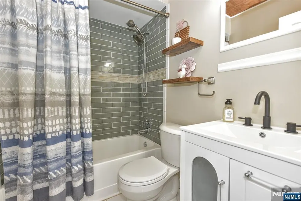 3 Davos Drive 6 Vernon, NJ 07462