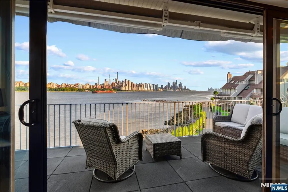 4B Cove Lane North Bergen, NJ 07047