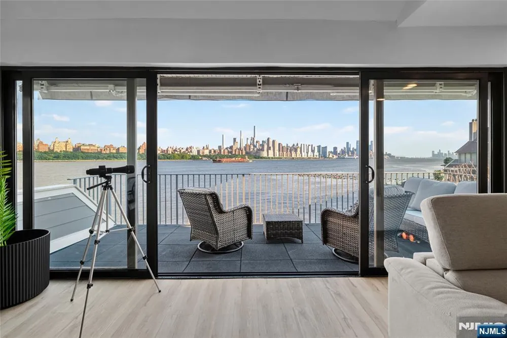4B Cove Lane North Bergen, NJ 07047