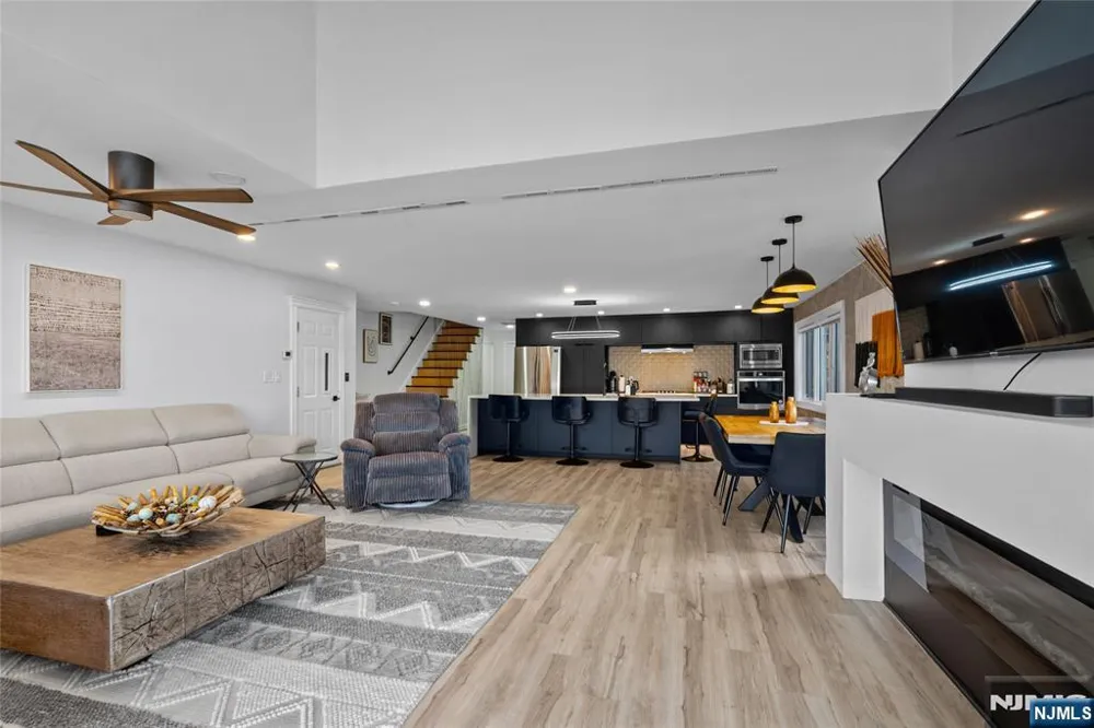 4B Cove Lane North Bergen, NJ 07047