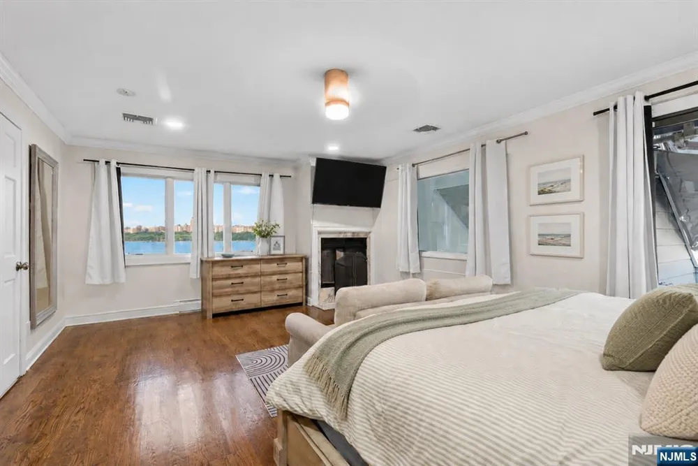 4B Cove Lane North Bergen, NJ 07047