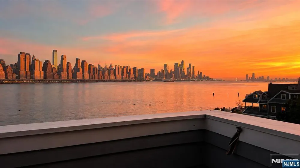 4B Cove Lane North Bergen, NJ 07047