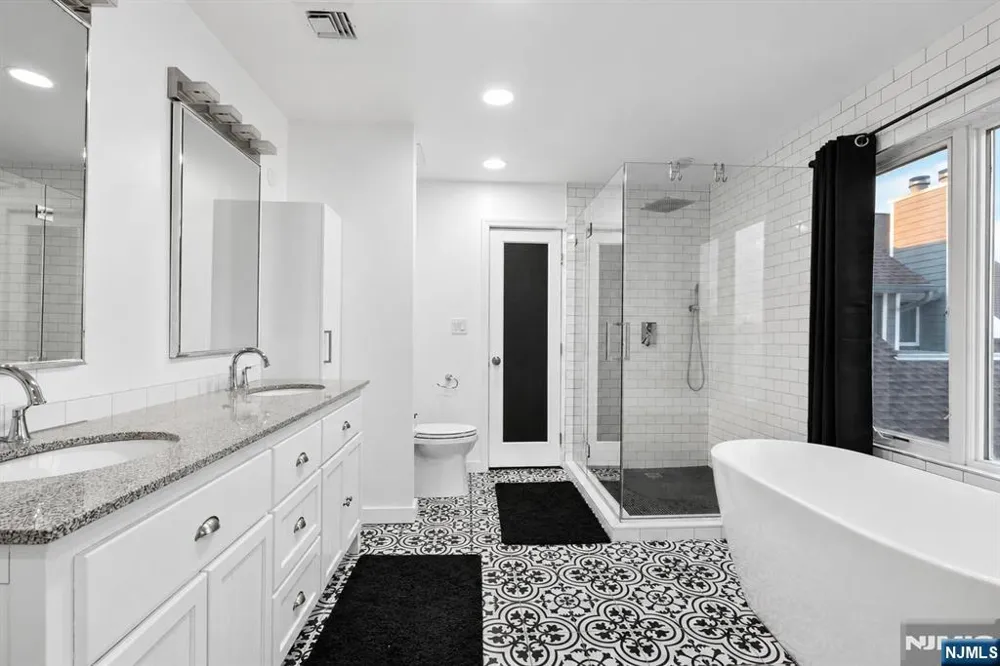 4B Cove Lane North Bergen, NJ 07047
