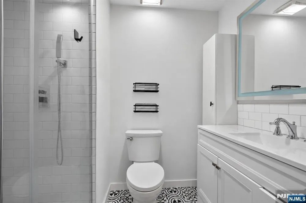 4B Cove Lane North Bergen, NJ 07047