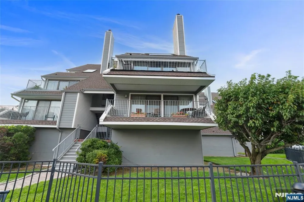 4B Cove Lane North Bergen, NJ 07047