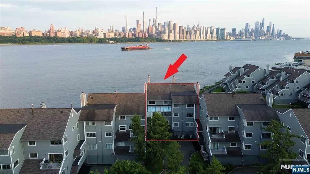 4B Cove Lane North Bergen, NJ 07047