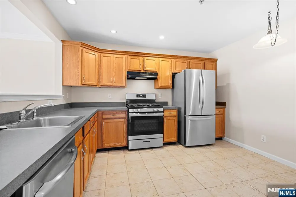 74 Mountainside Drive Pompton Lakes, NJ 07442