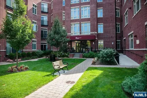4425 Riverview Avenue 425