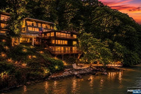 35 Shore Road