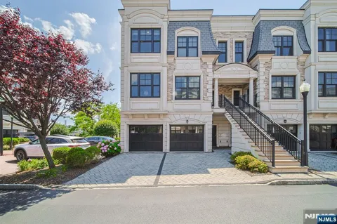 35 Marquis Court