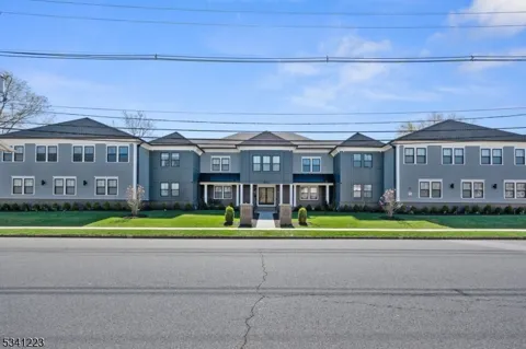 214 E Grove St #107 Unit 107