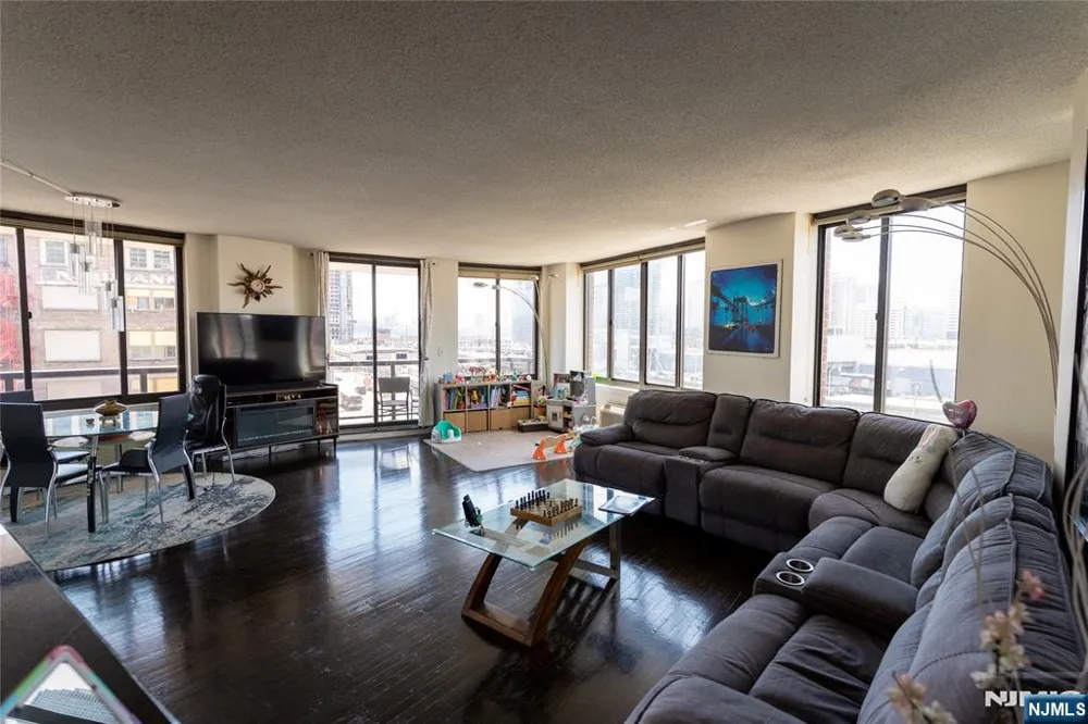 415 Newark Street 5A Hoboken, NJ 07030