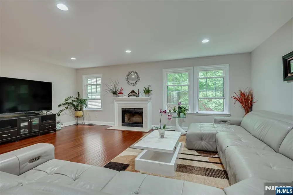 4506 Stonehedge Road 4506 Edison, NJ 08820