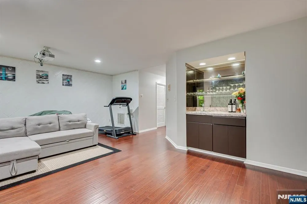 4506 Stonehedge Road 4506 Edison, NJ 08820