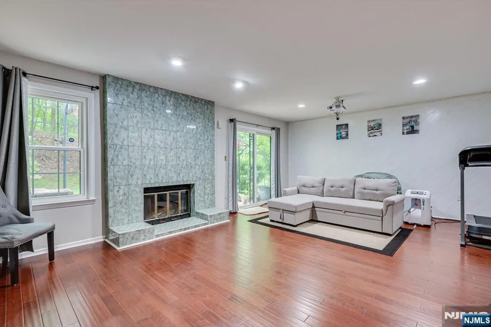 4506 Stonehedge Road 4506 Edison, NJ 08820