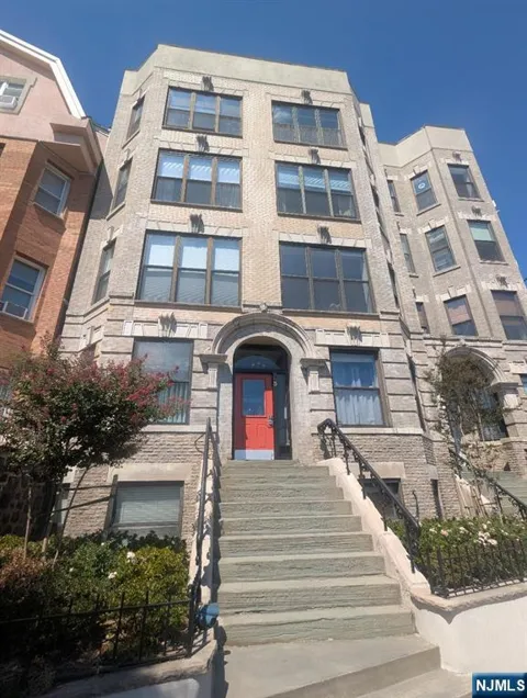 963 Boulevard East 2-3
