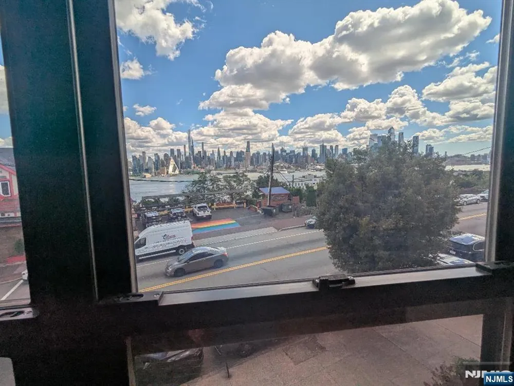 963 Boulevard East 2-3 Weehawken, NJ 07086