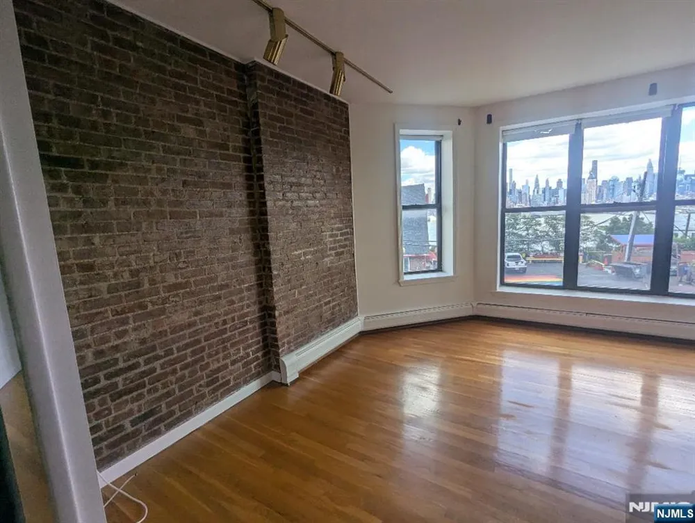963 Boulevard East 2-3 Weehawken, NJ 07086
