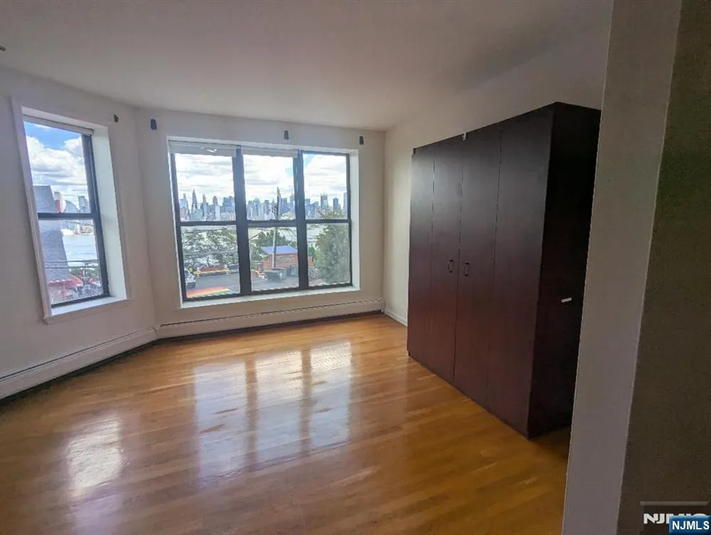 963 Boulevard East 2-3 Weehawken, NJ 07086