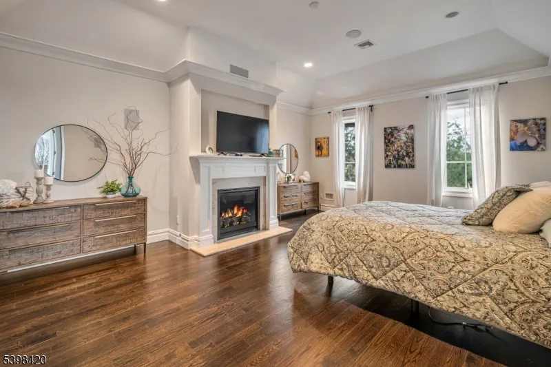 7 W Serafin Way Montville, NJ 07082