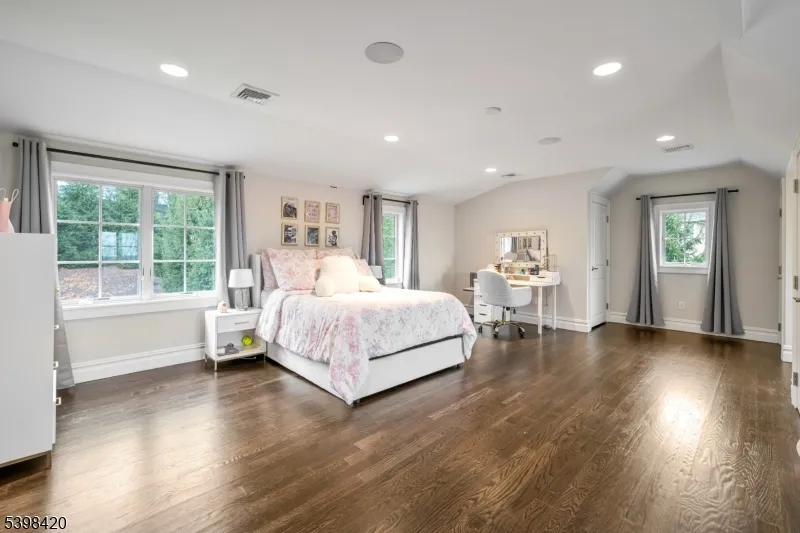 7 W Serafin Way Montville, NJ 07082