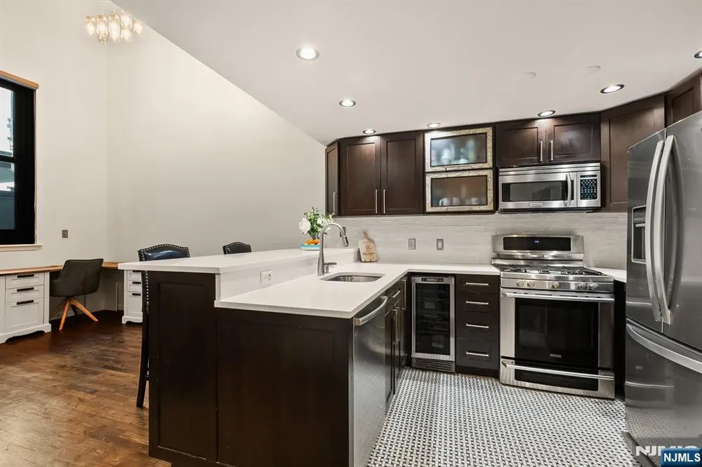 518 Gregory Avenue 201 Weehawken, NJ 07086