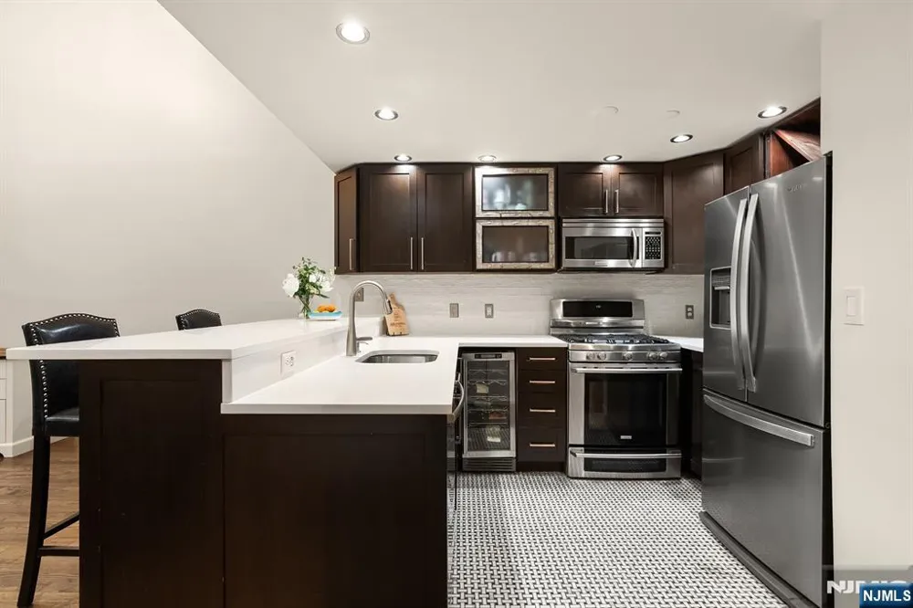 518 Gregory Avenue 201 Weehawken, NJ 07086